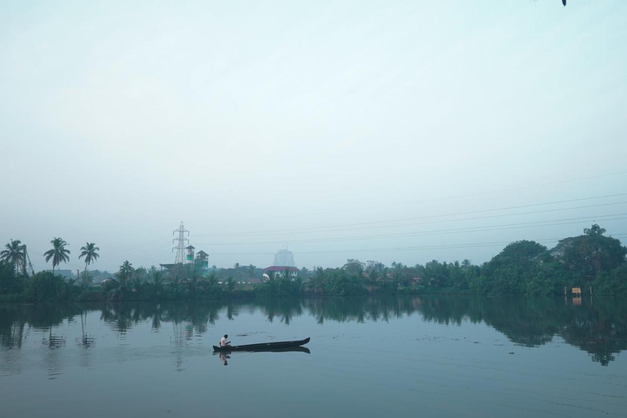 Anaya'S Lake House Kochi Exterior photo