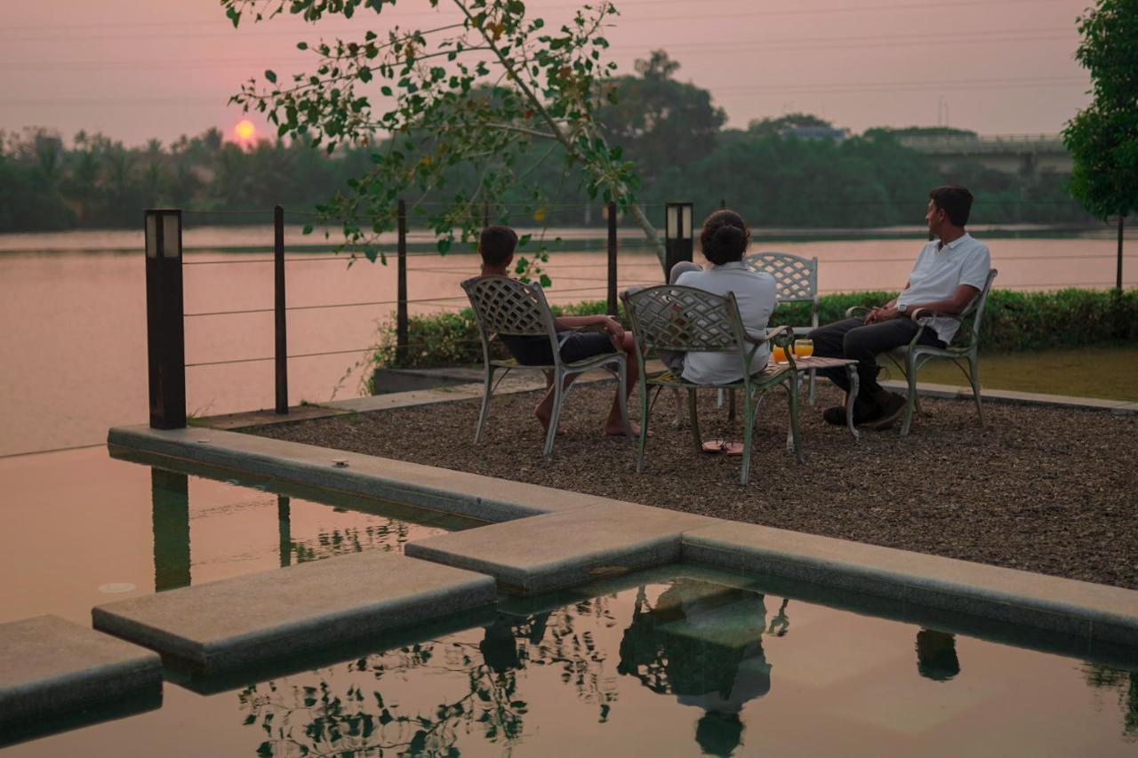 Anaya'S Lake House Kochi Exterior photo